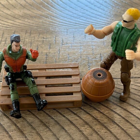 Bruder Bruhs 😎 😎 2 Action Figures w/ barrel & pallet - Picture 5 of 11